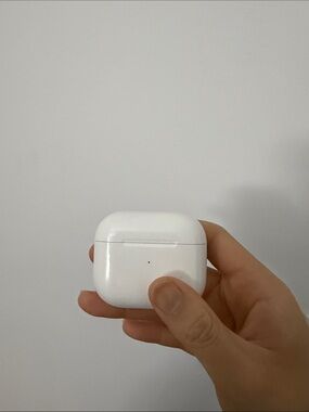 White Wireless Earbuds Charging Case and AirPods and charging cable